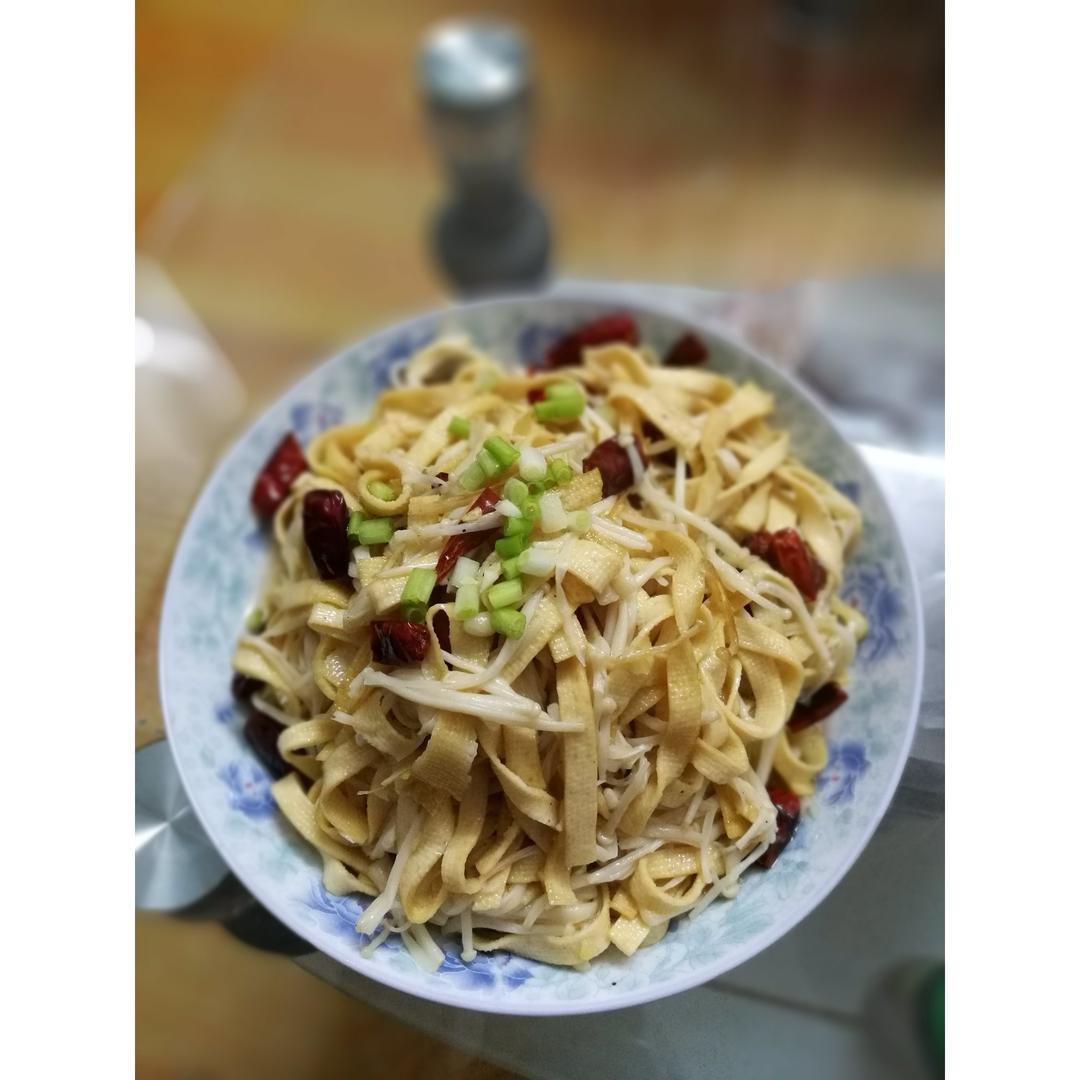 金针菇烩千张丝[下饭神器]