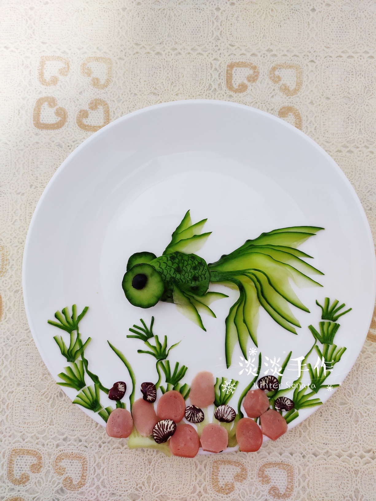 黄瓜金鱼(蔬菜盘饰/蔬菜摆盘/果蔬摆盘/果蔬盘饰)的做法 步骤6
