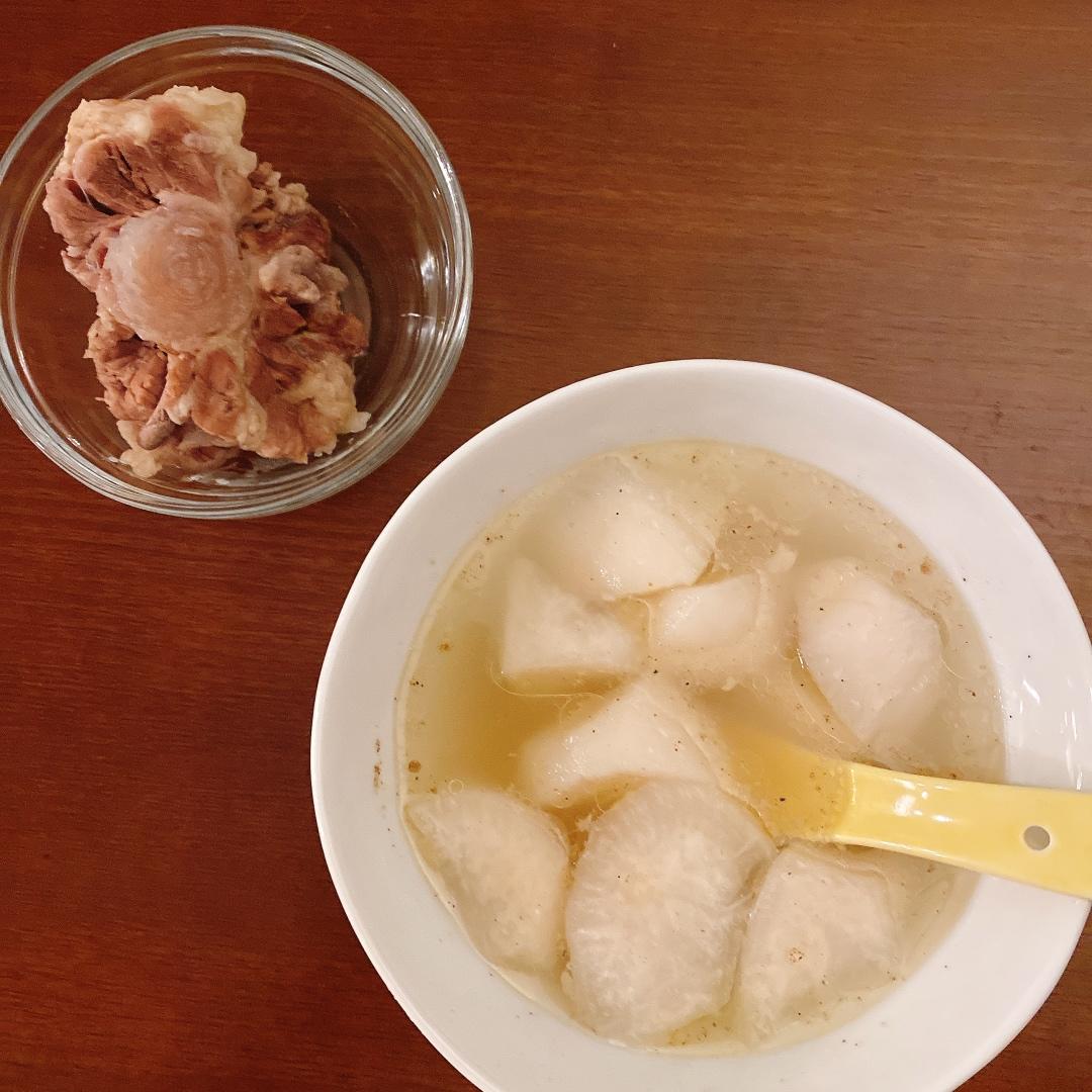 牛尾炖白萝卜汤