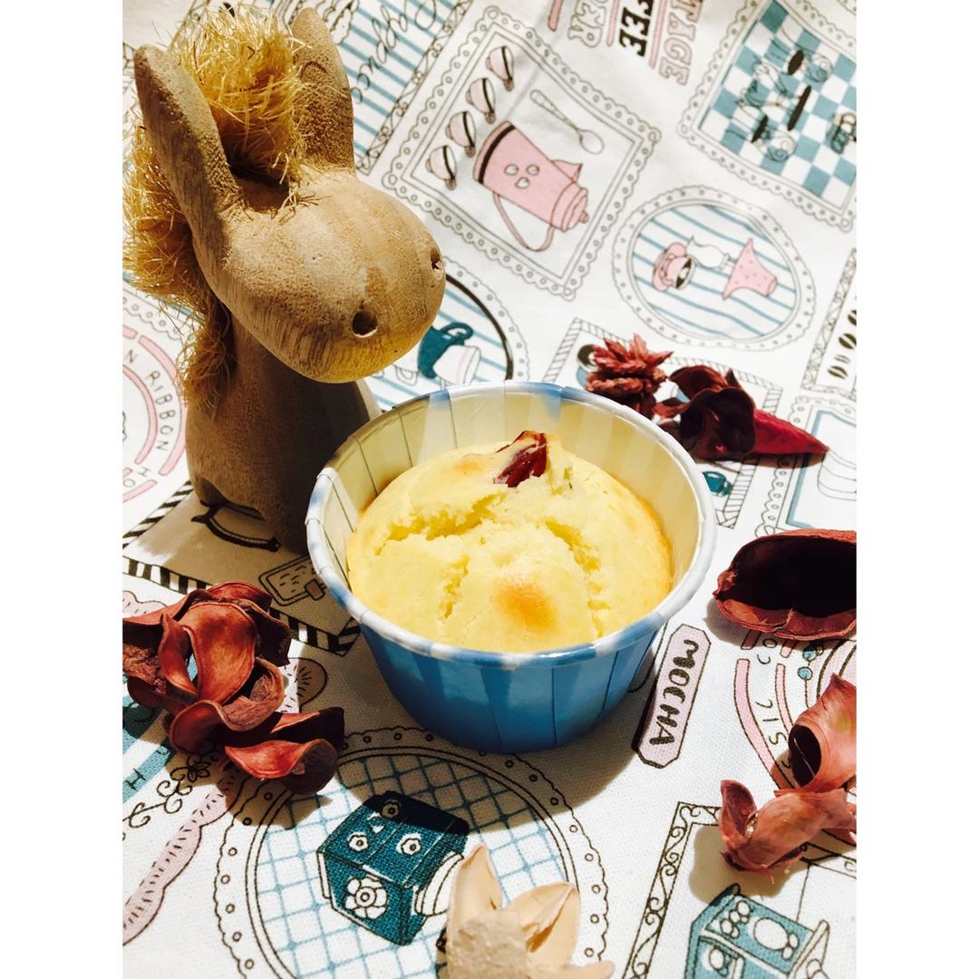 乳酪果干杯子蛋糕