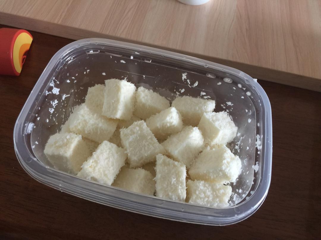 完胜85度C牛奶椰丝小方