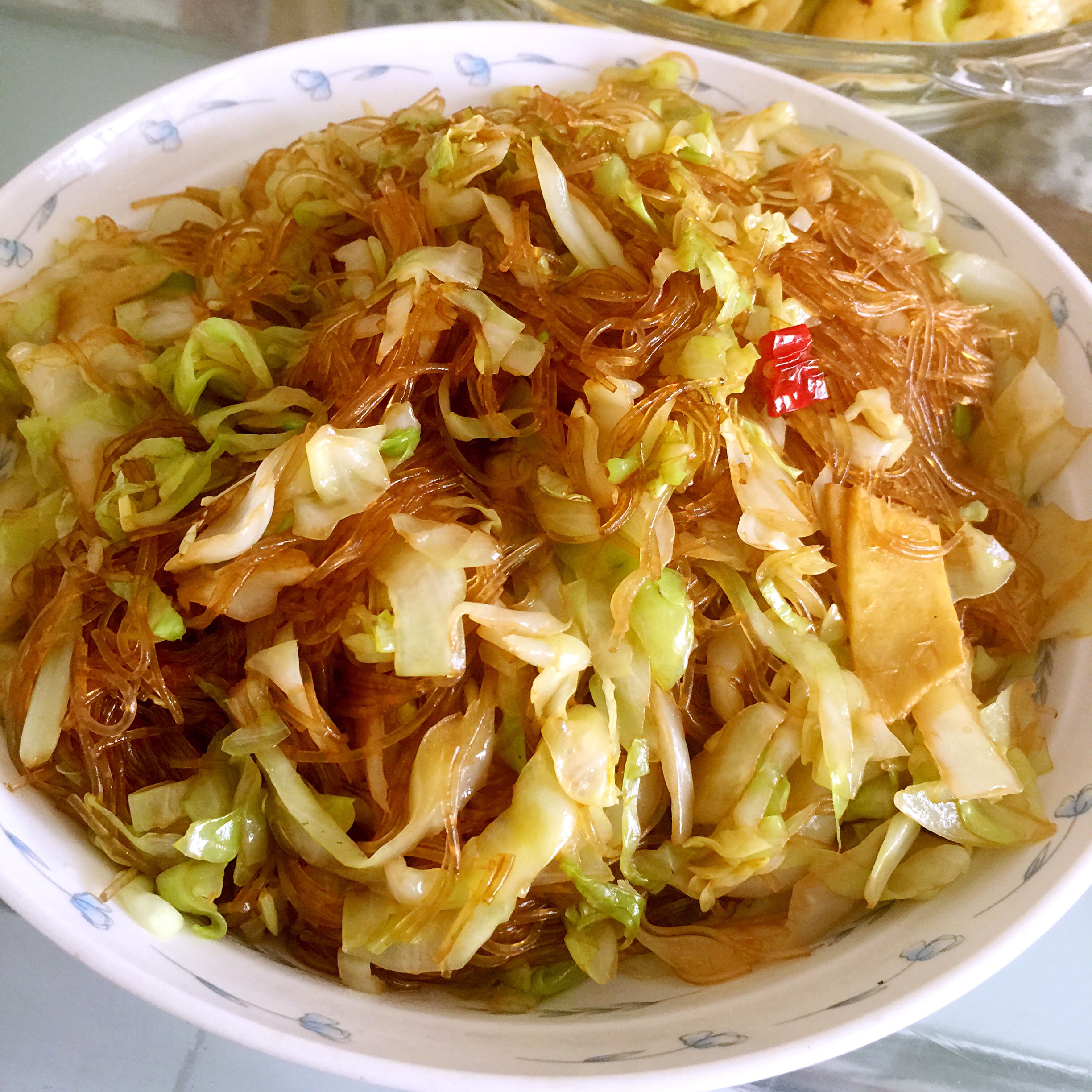 卷心菜炒粉丝 Glass noodles with Cabbage