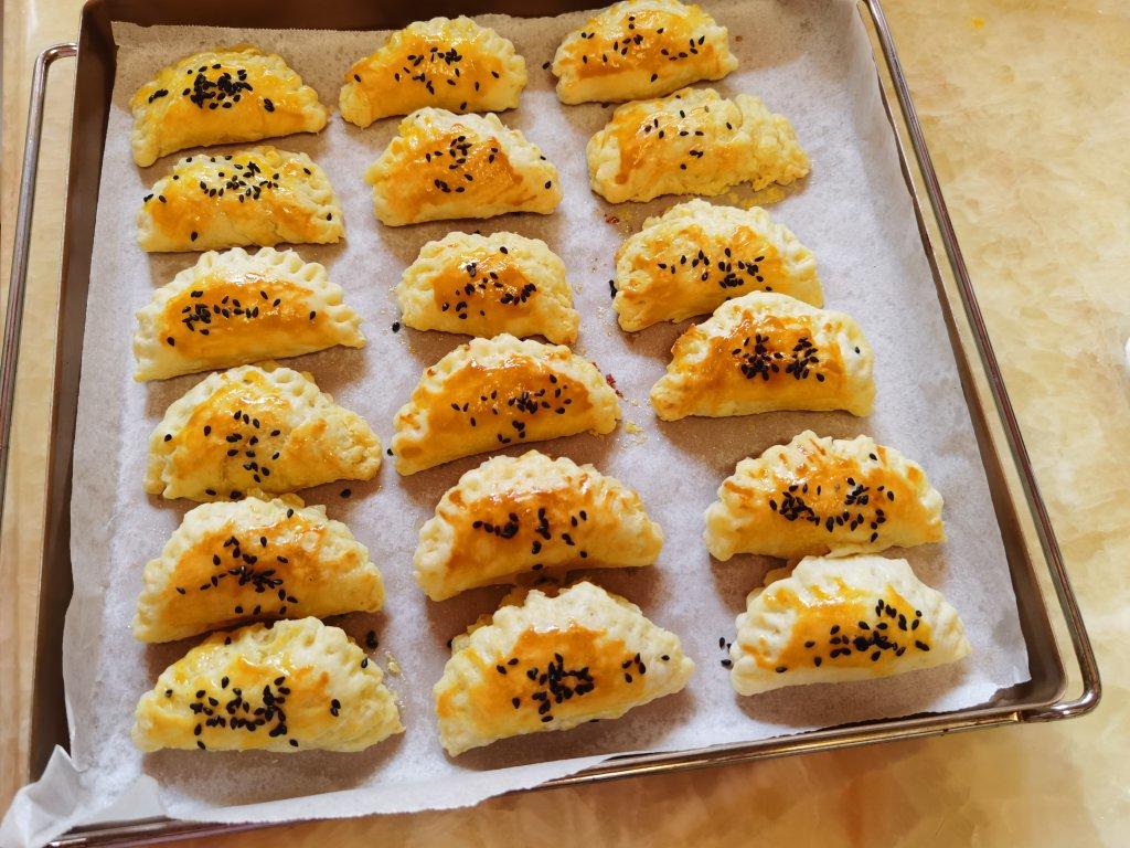 小凡2019做的爆好吃的榴莲酥-自制酥皮|层层开酥|奶香十足