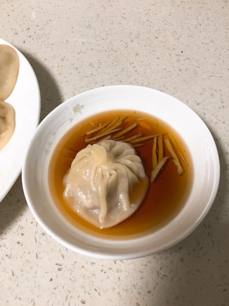 不用熬皮冻也能灌汤的小笼包