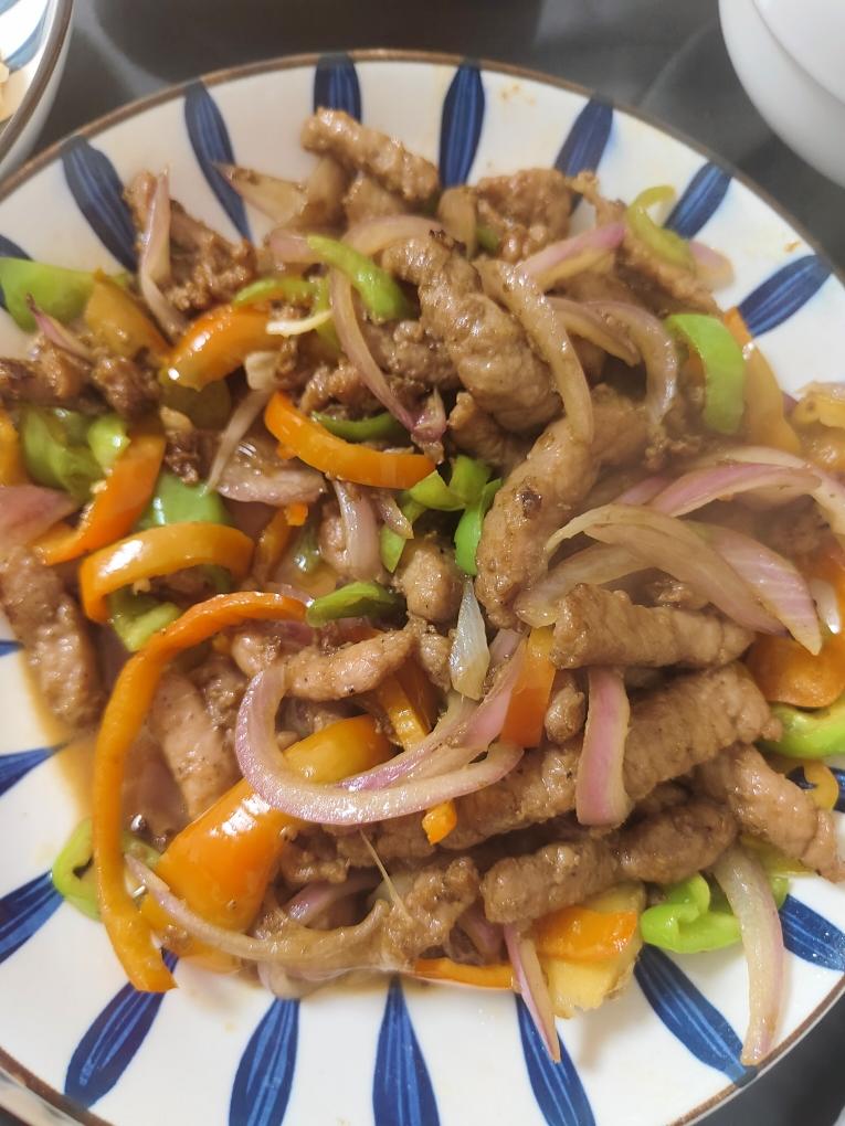 青椒洋葱炒牛柳【只做新手简单菜谱】