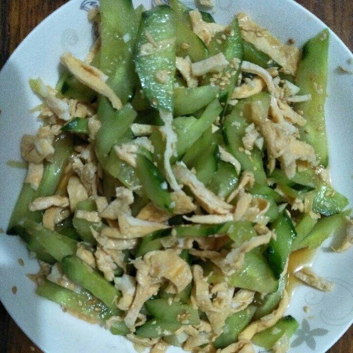 夏天来了--鸡蛋黄瓜凉菜