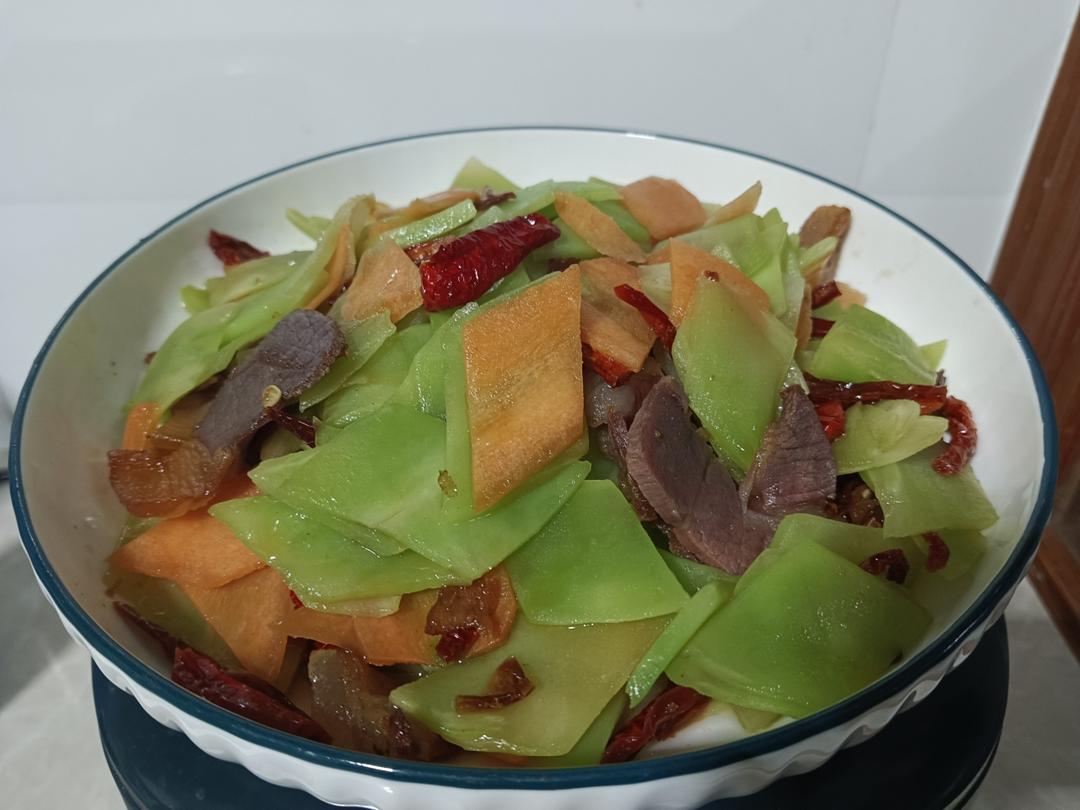 简单又好吃的莴笋炒肉