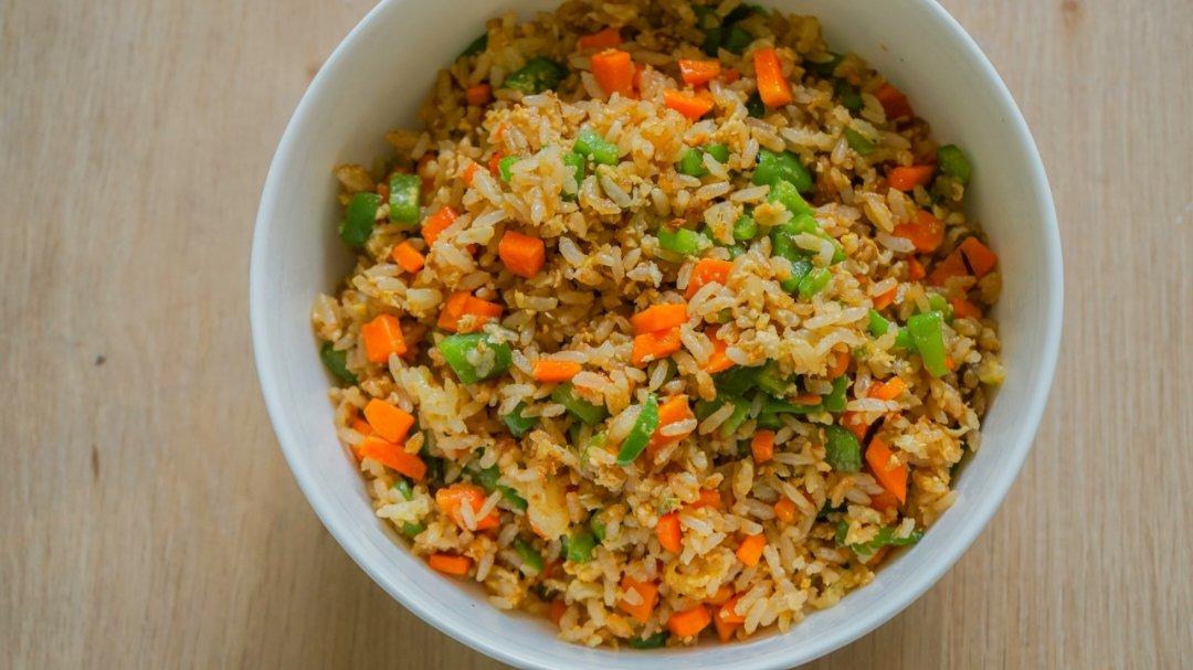 多彩鸡蛋炒饭（颜色丰富 好吃而且非常简单）