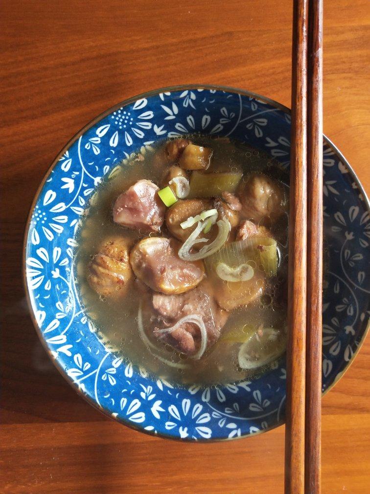 板栗炖鸡汤
