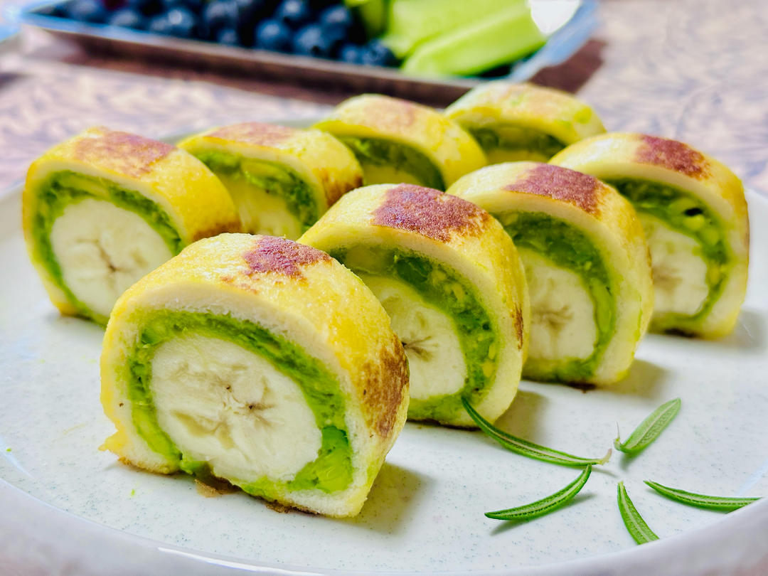 宝宝辅食食谱  牛油果香蕉卷