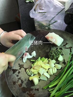 泥鳅炖豆腐的做法 步骤2