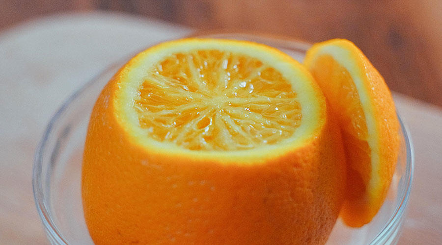 嗓子疼咳嗽防感冒，一颗盐蒸橙子全解决，咸甜可口温热多汁！的做法