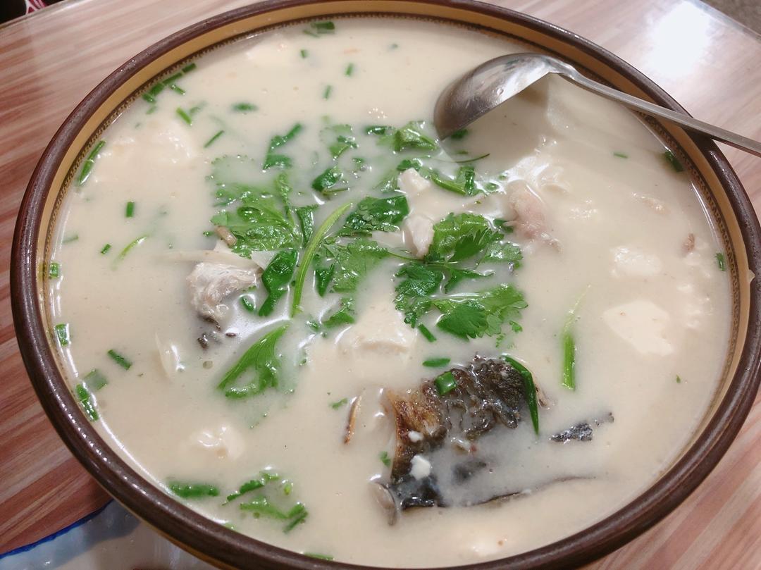 请叫我子希小姐__做的鱼头豆腐汤