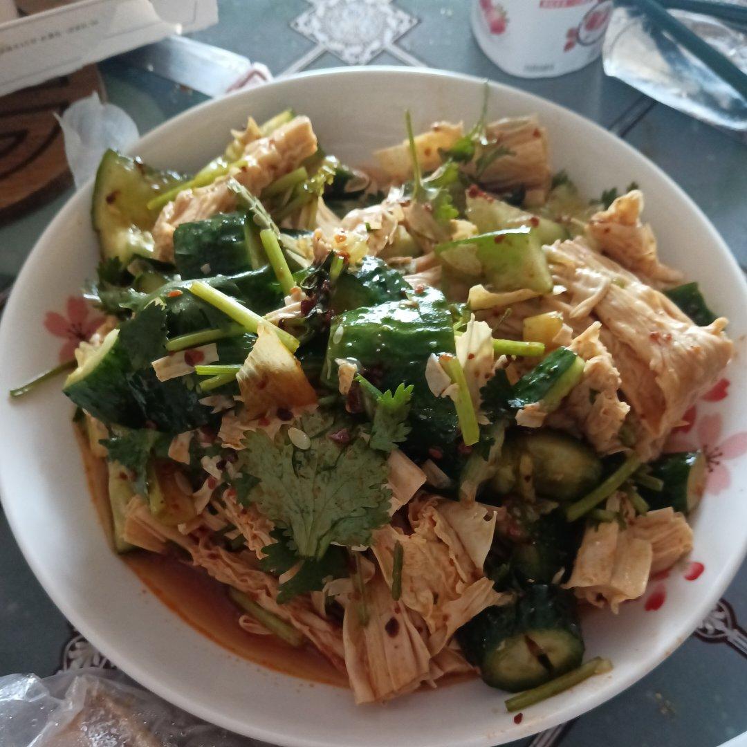 凉拌（腐竹木耳黄瓜）
