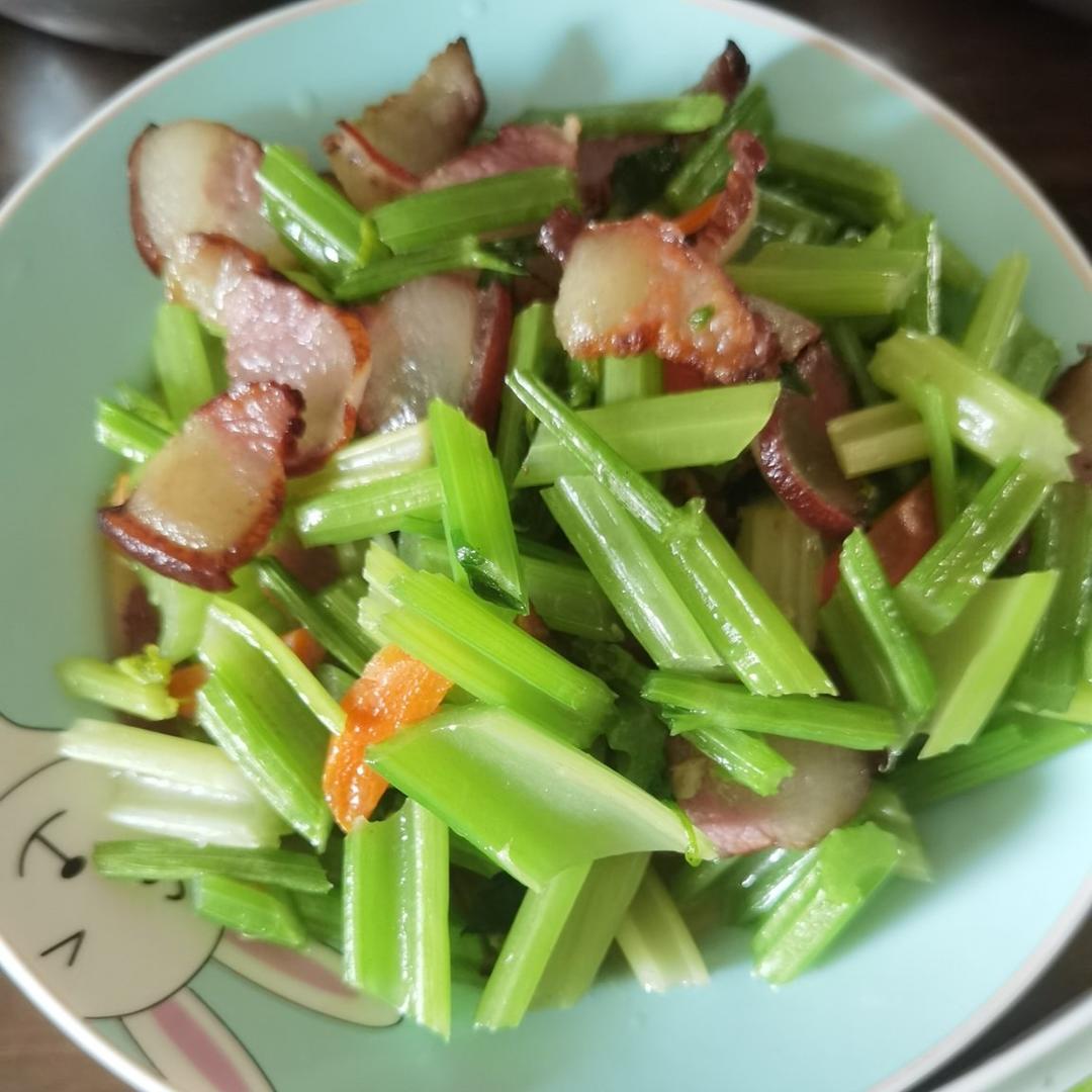 芹菜炒腊肉