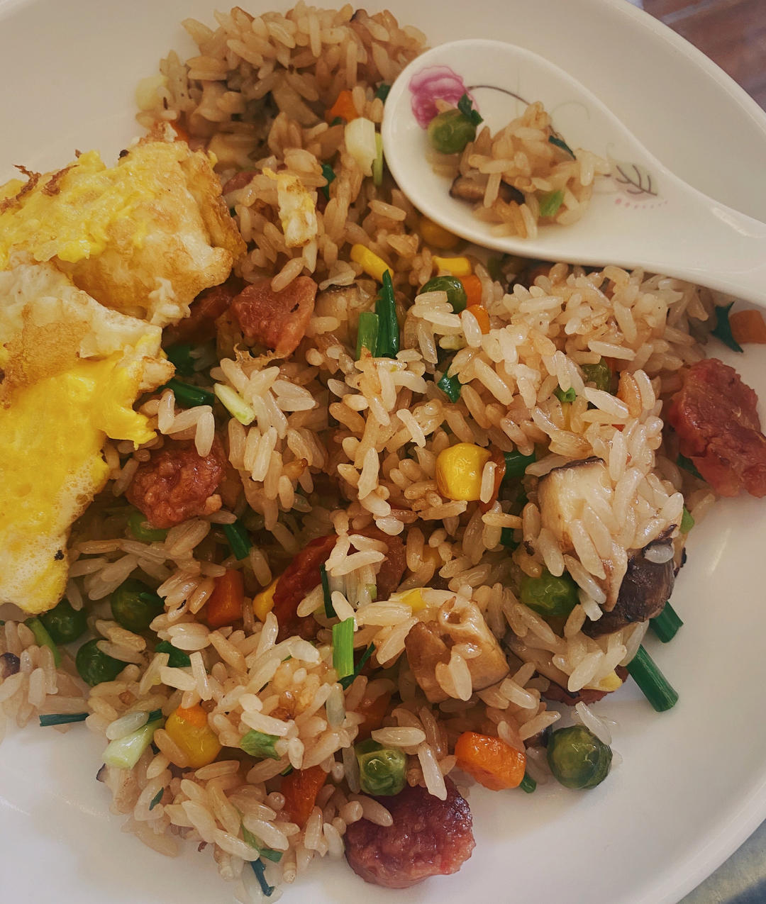 香菇辣肠焖饭 Fried Rice With Sausage &Mushroom