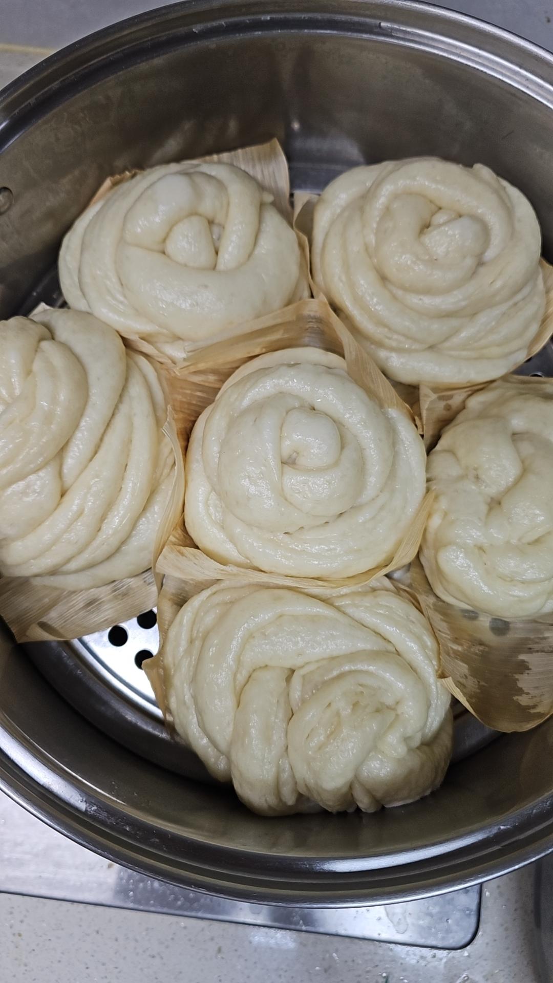 手把手教你蒸既简单又好看又好吃的花花朵🌺花卷（动图图解，一次发酵）