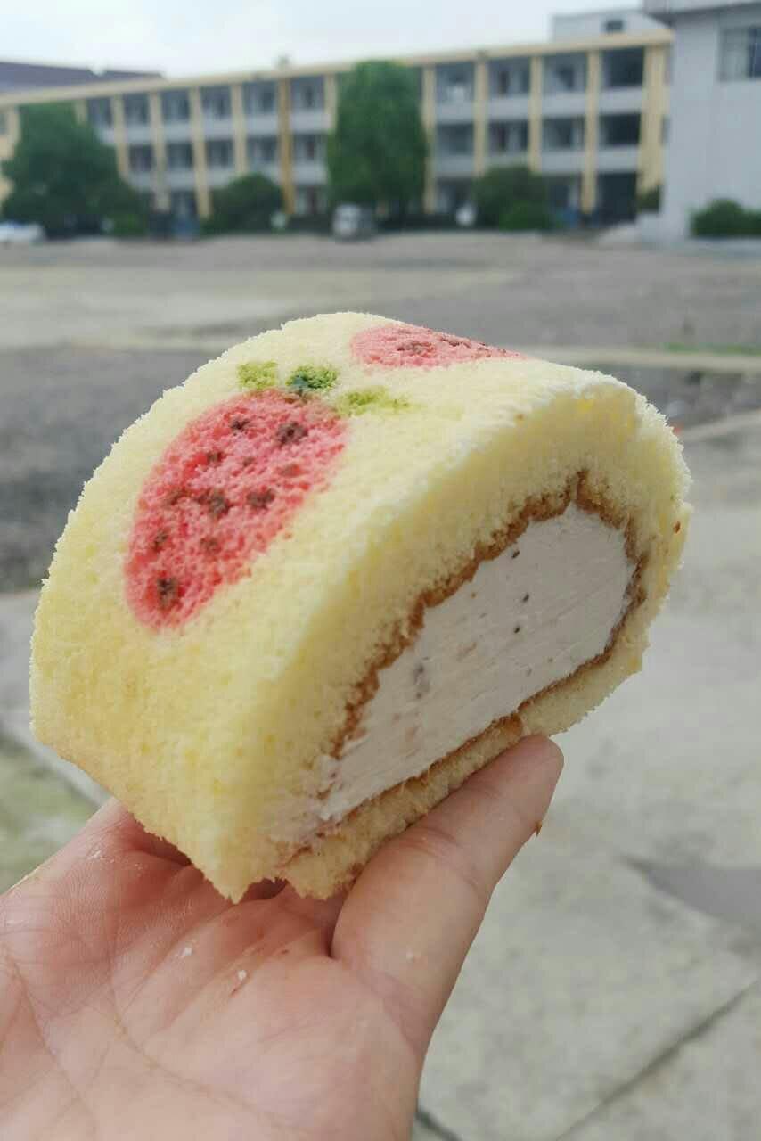 草莓蛋糕卷