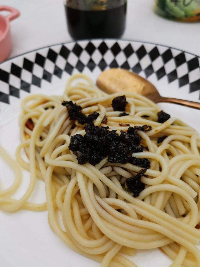 葱油拌面Spring Onion Noodles