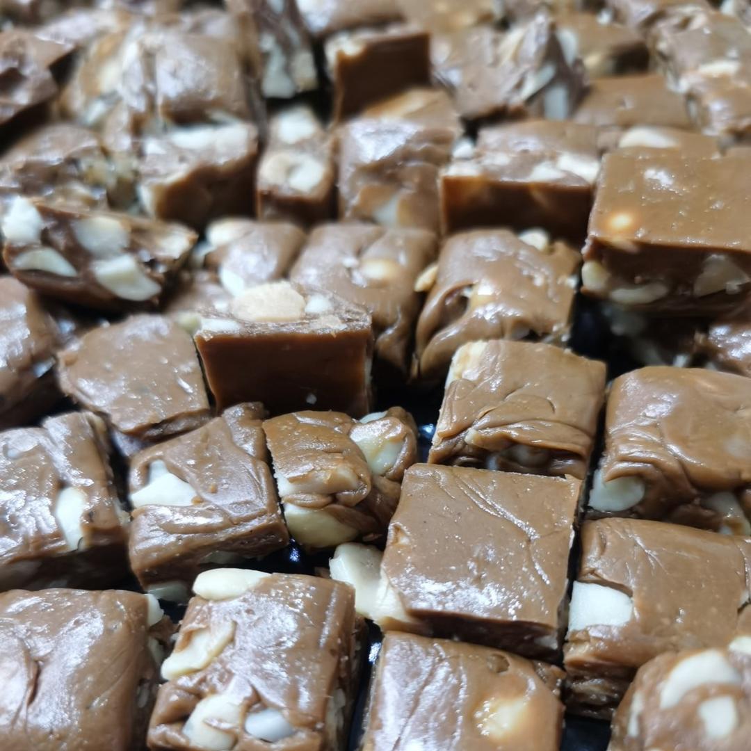 《Tinrry+》焦糖杏仁太妃糖