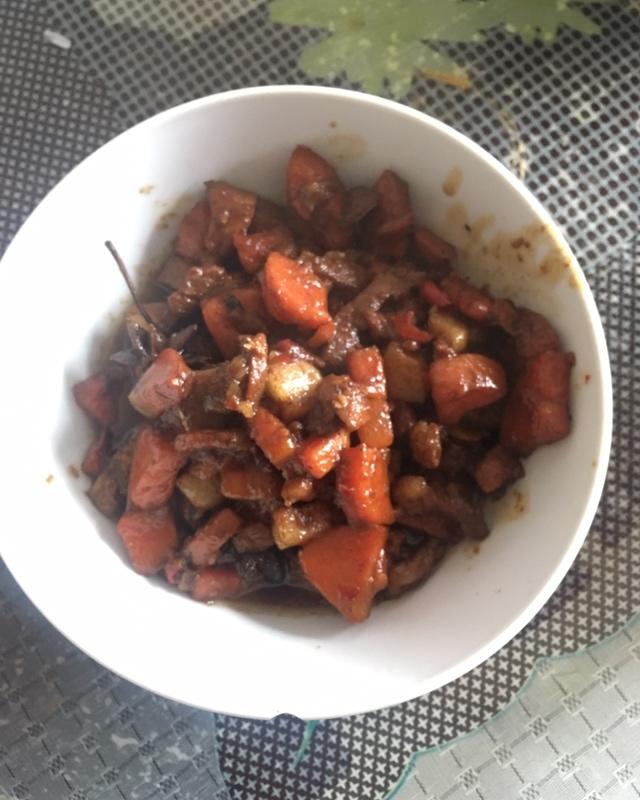 胡萝卜烧肉