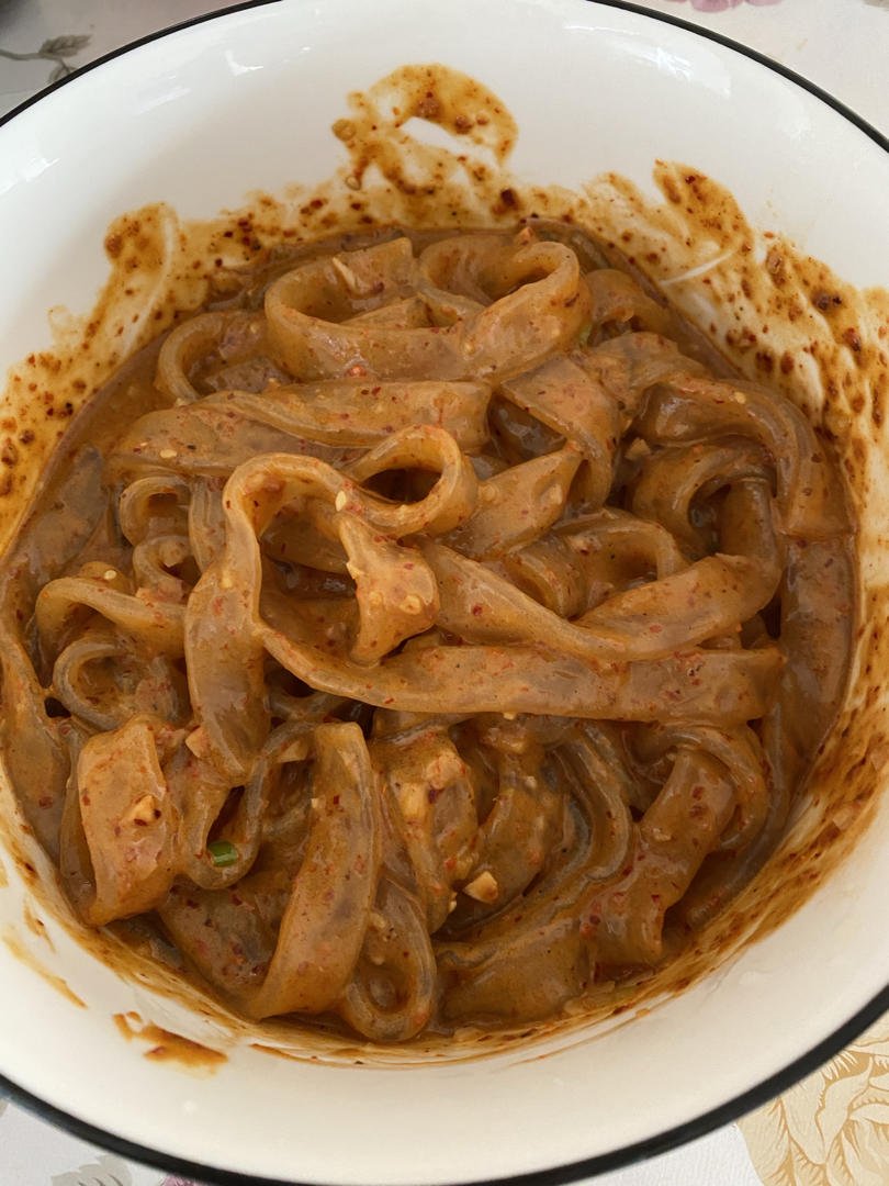 秒杀小夜市的麻酱流汁宽粉