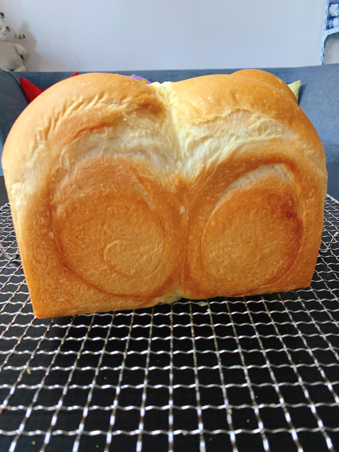 奶呼呼的厚炼乳吐司