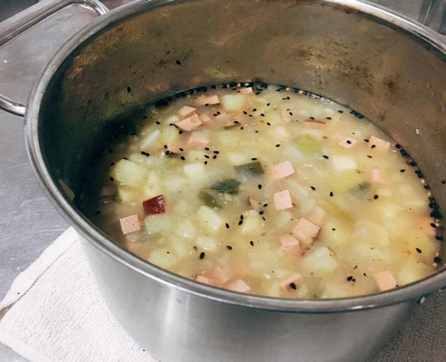 土豆火腿洋葱汤的做法