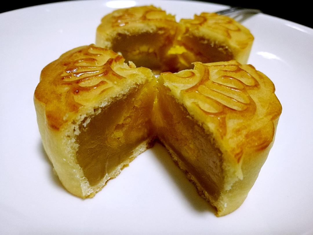 广式月饼—蛋黄芝麻月饼