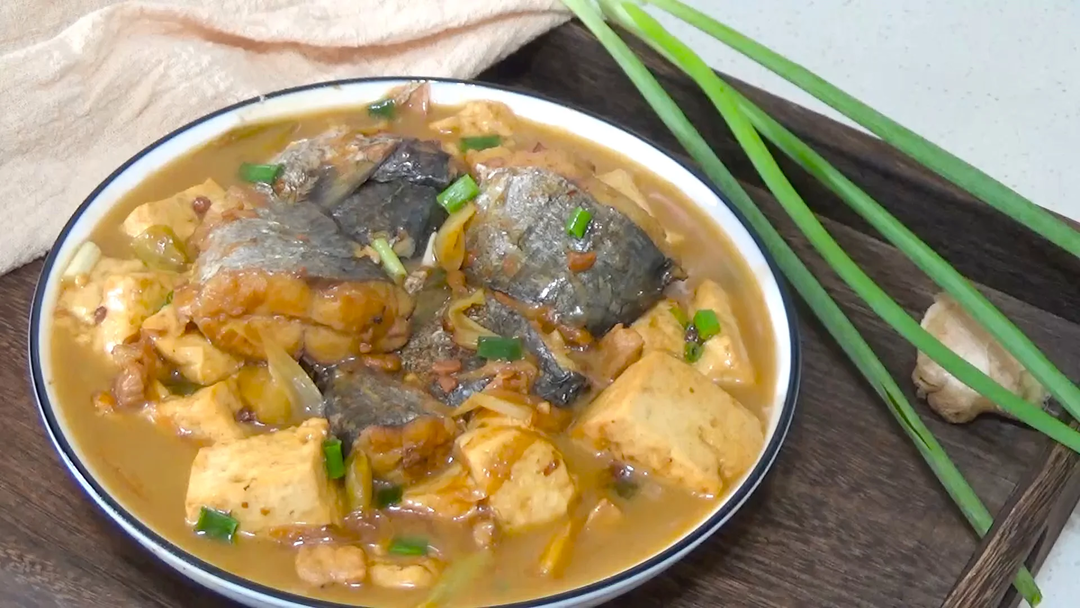 鲅魚燉豆腐，高蛋白高營養(yǎng)，做給孩子吃吧