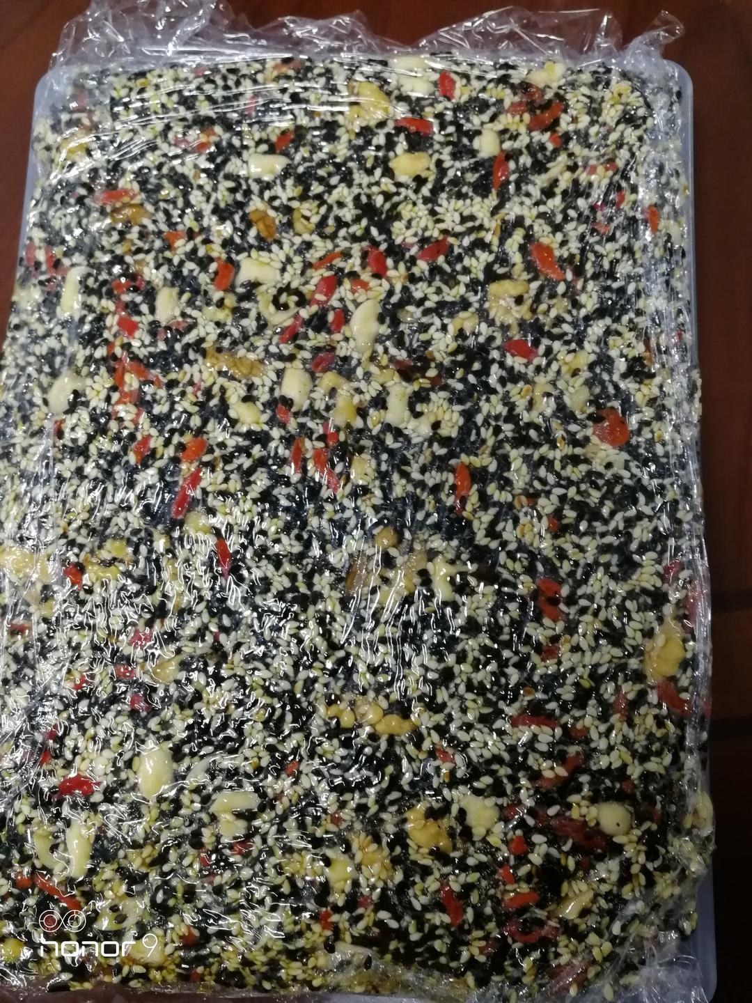 枸杞核桃花生黑芝麻片