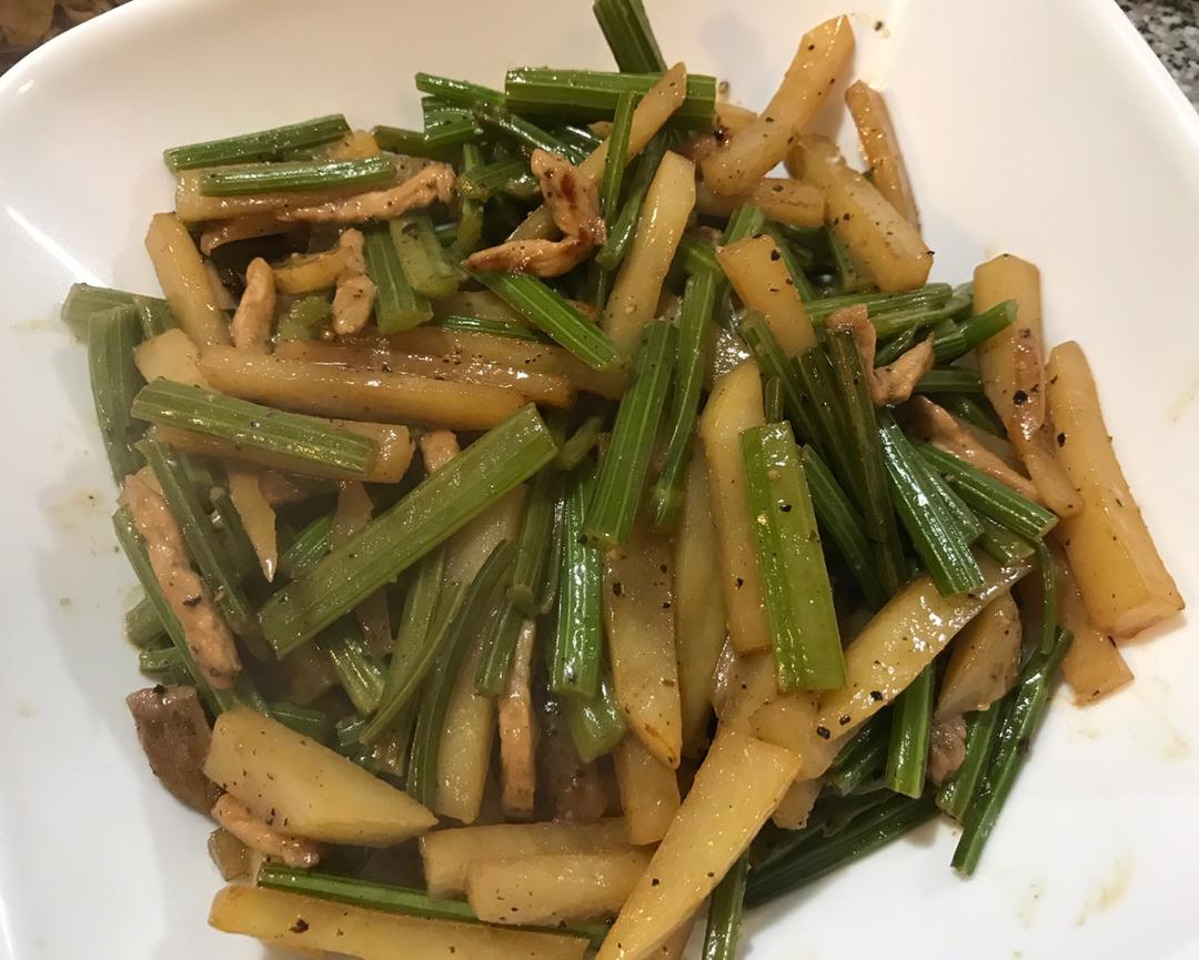 土豆炒芹菜