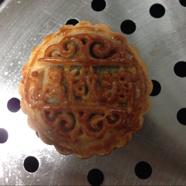 广式蛋黄莲蓉月饼