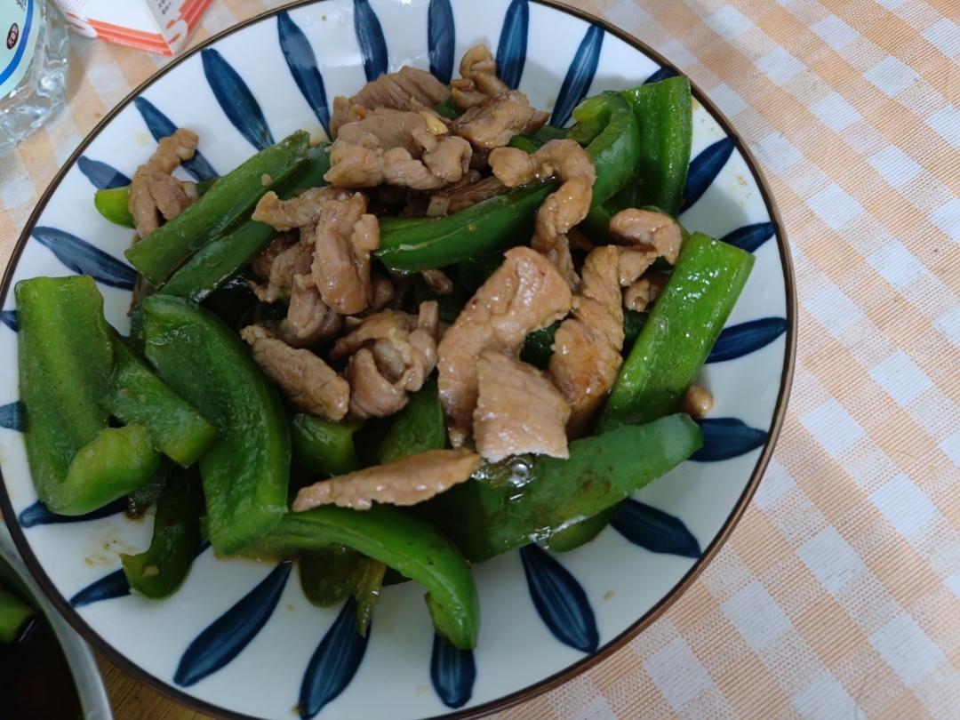 青椒肉丝，这样炒太好吃了。