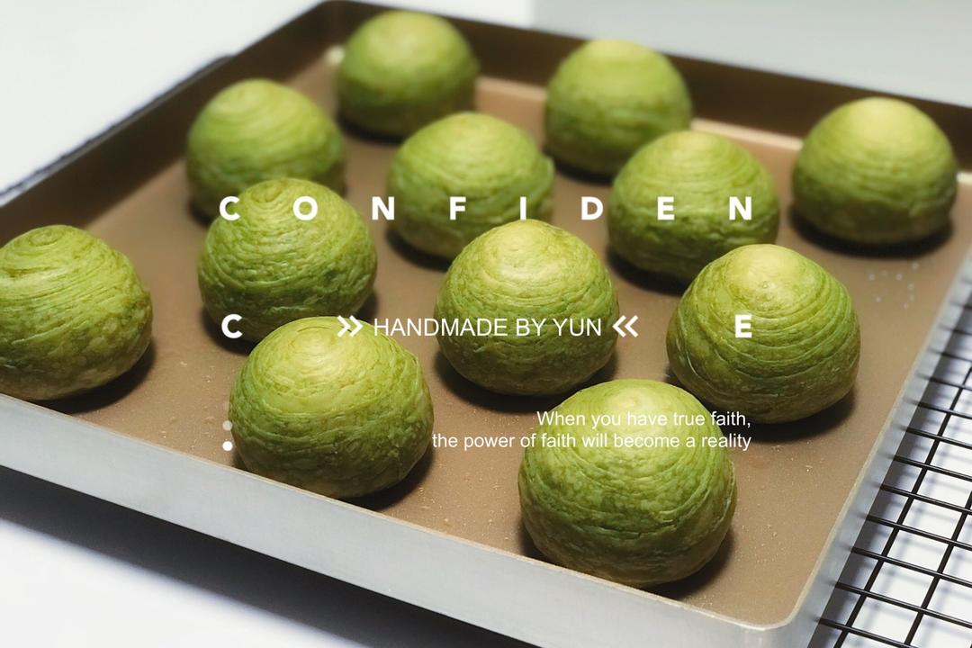 千层彩色蛋黄酥