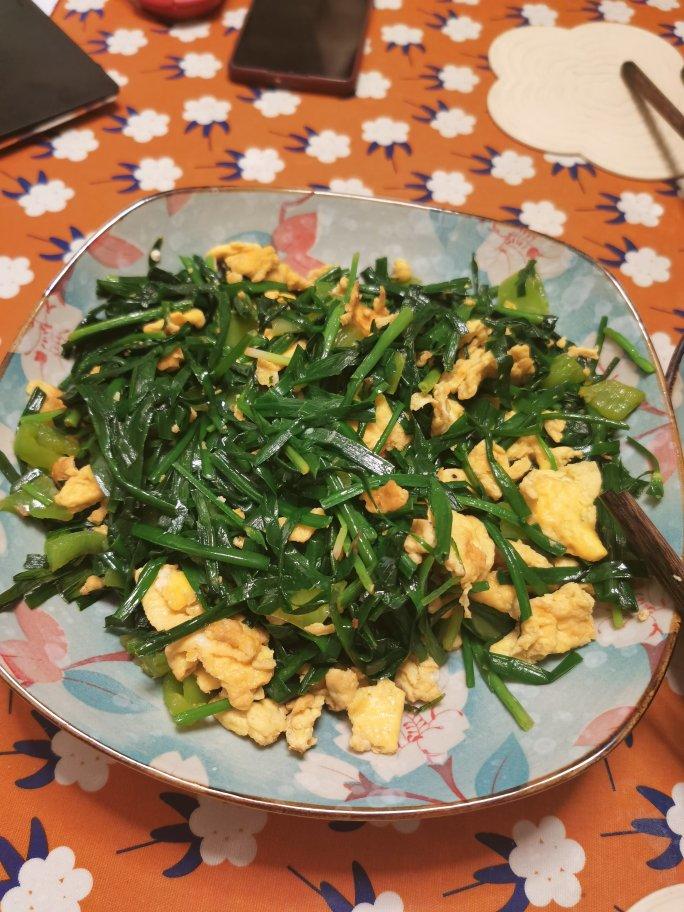 简易版韭菜炒鸡蛋（鸡蛋味道非常鲜嫩）