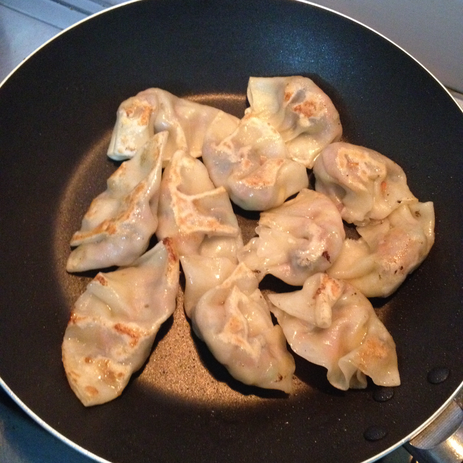 速冻水饺吃腻了吗~变锅贴吧(๑´ڡ`๑)