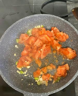 一人餐-番茄酸汤肥牛的做法 步骤3