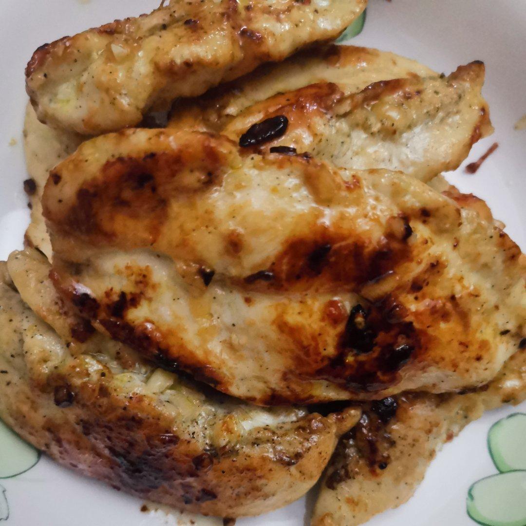 酷炫屌炸天好吃的煎鸡胸肉（香蒜蜂蜜煎鸡胸肉）