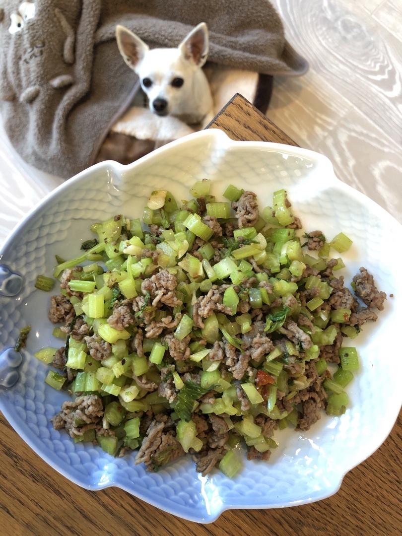 芹菜牛肉末「下饭神器」