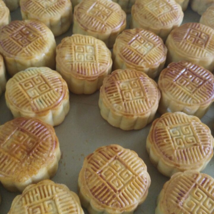 广式月饼—蛋黄莲蓉月饼