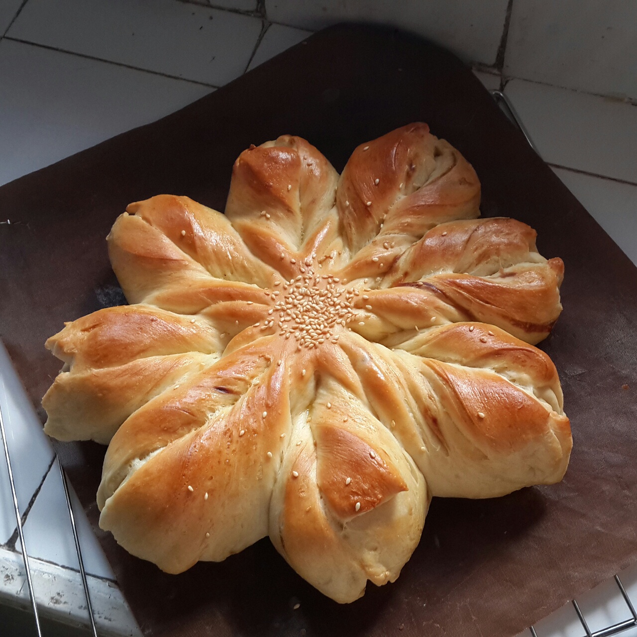 太阳花肉松面包