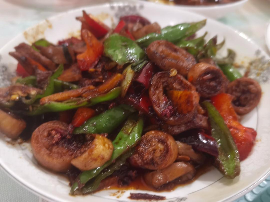 🔥干煸肥肠这样做，实在是太香了，好吃到停不下来😄