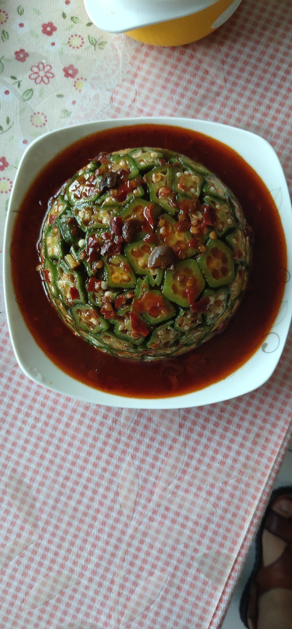 这绝对是秋葵颜值最高的做法，好看又好吃，端上桌最先光盘