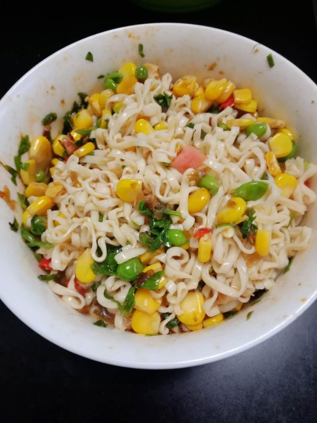 超简单的酸辣凉拌面