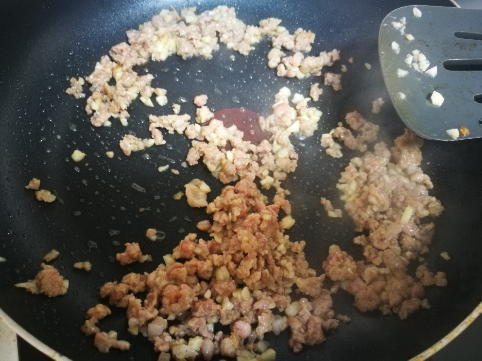 炒鸡下饭的虎皮青椒的做法 步骤4