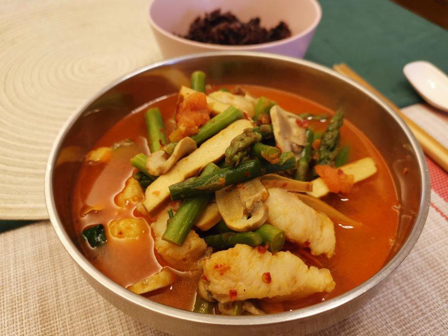 番茄豆腐炖巴沙鱼