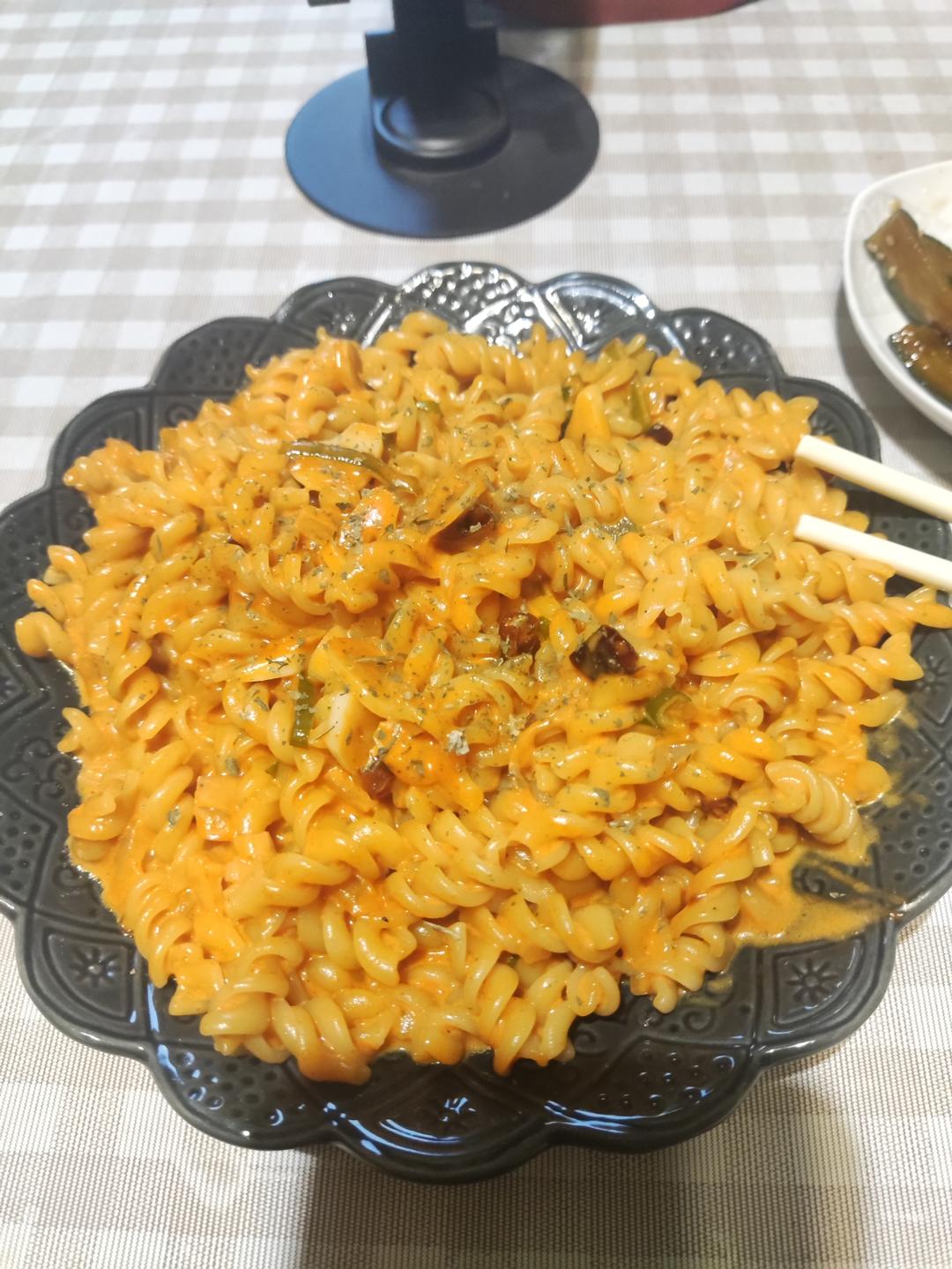 一人食韩式辣奶油意面的做法