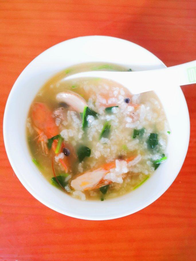 鲜虾牛肉砂锅粥