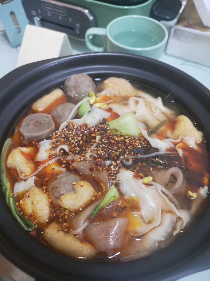 食堂砂锅面